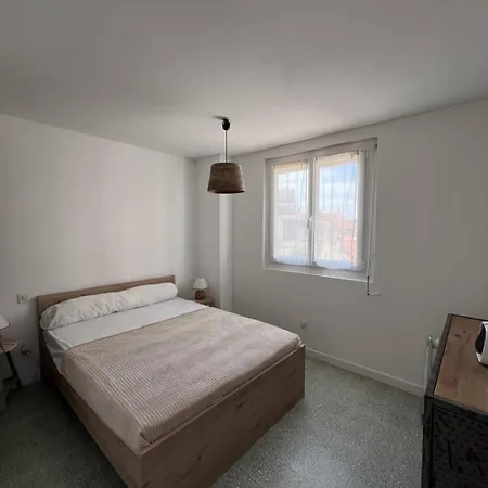 Apartment T2 A 50 M De La - 4cdusud8 *