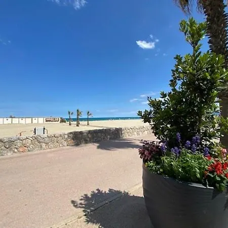 Apartment T2 A 50 M De La - 4cdusud8 *